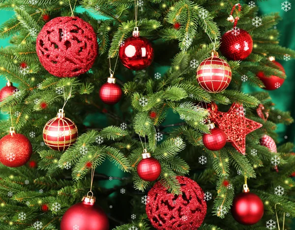 Gedecoreerde kerstboom — Stockfoto