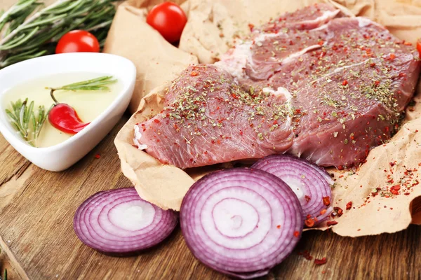 Raw beef steak — Stock Photo, Image