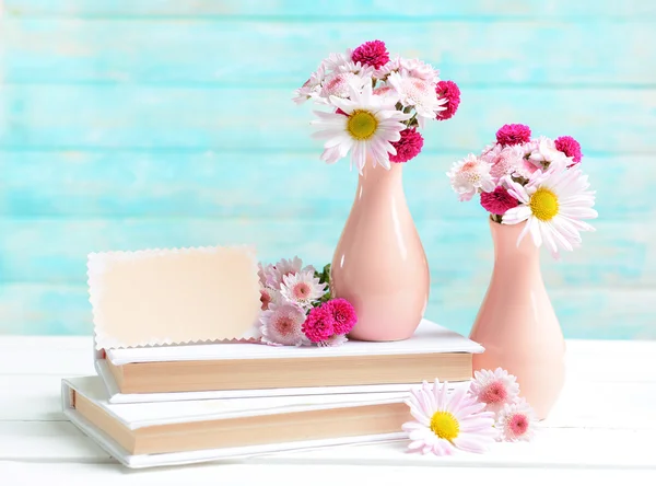 美丽的鲜花的花瓶 — 图库照片