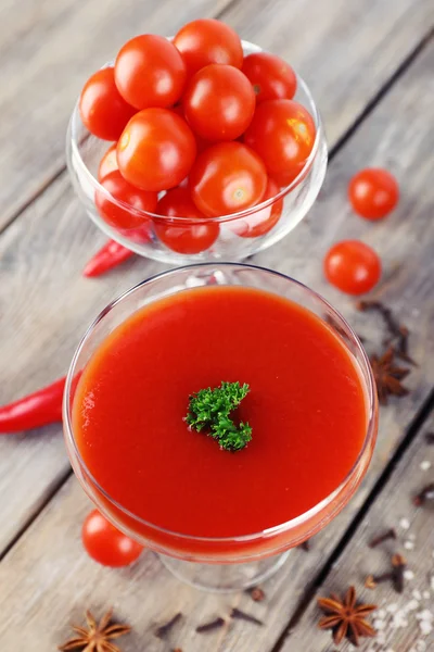 Jugo de tomate en copa — Foto de Stock