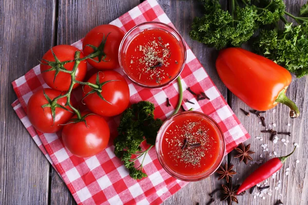 Tomato juice in glasses — Stock Photo, Image