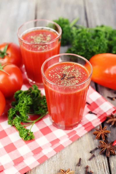 Tomatensap in glazen — Stockfoto