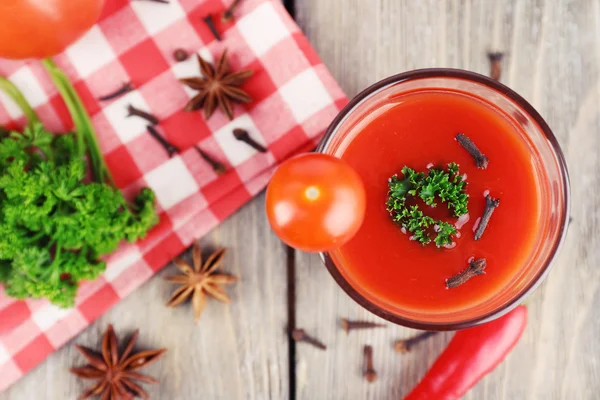 Zumo de tomate en vaso — Foto de Stock