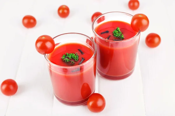 Jugo de tomate en vasos — Foto de Stock