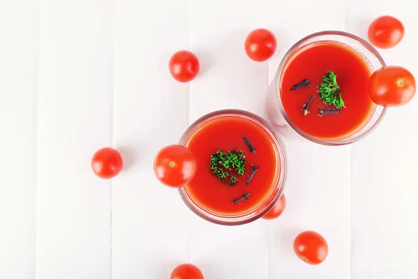 Jugo de tomate en vasos — Foto de Stock