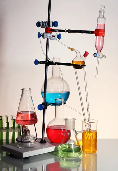 Különböző laboratóriumi üvegeszközök — Stock Fotó