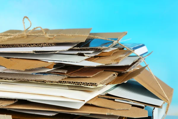 Bir yığın kağıt.