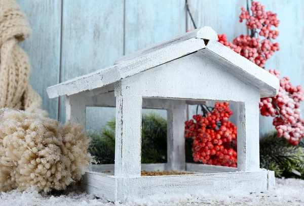 Białe ręcznie birdhouse — Zdjęcie stockowe