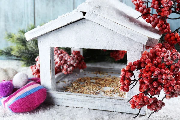 Białe ręcznie birdhouse — Zdjęcie stockowe