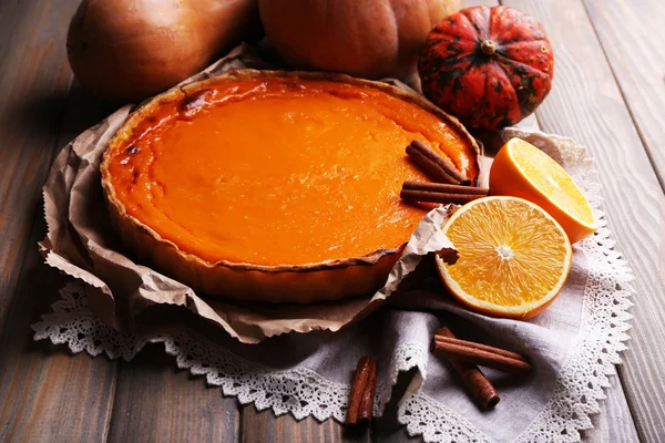 Homemade pumpkin pie on napkin, on wooden background — Stock Photo, Image