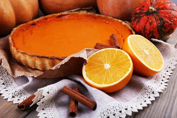 Homemade pumpkin pie on napkin, on wooden background — Stock Photo, Image