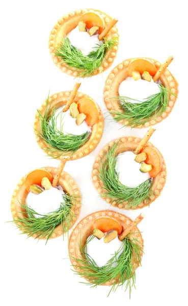 Tartlets with greens and vegetables — Stock Photo, Image