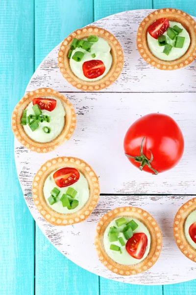 Tartlets met greens en groenten — Stockfoto