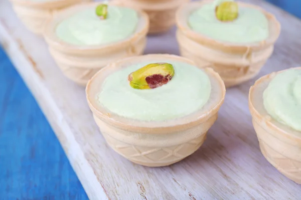 Tartlets com verduras e molho — Fotografia de Stock