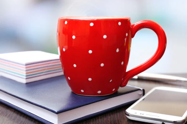 Tasse de thé au bureau — Photo