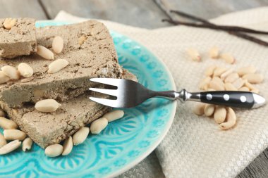 yer fıstığı ile ayçiçeği helva