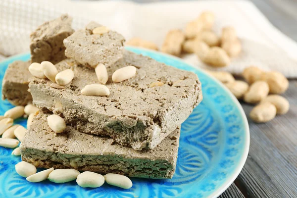 Zonnebloem halva met pinda 's — Stockfoto