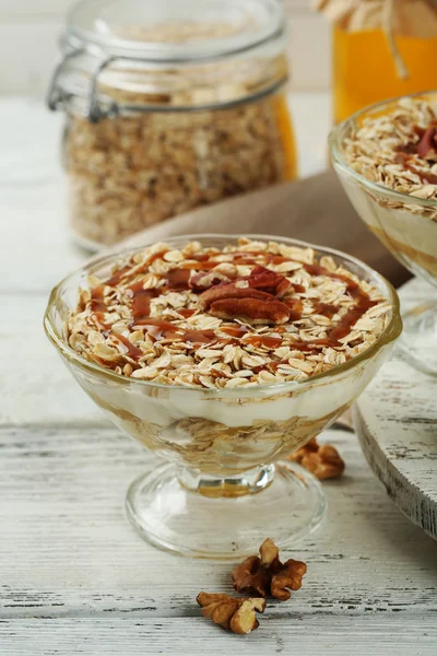 Sabroso postre con copos de avena —  Fotos de Stock