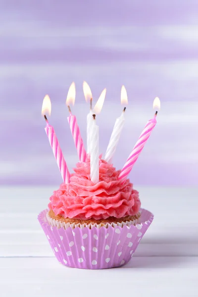 Delicioso cupcake de cumpleaños — Foto de Stock