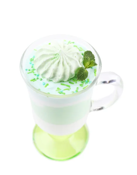 Dessert al latte alla menta in vetro isolato su bianco — Foto Stock