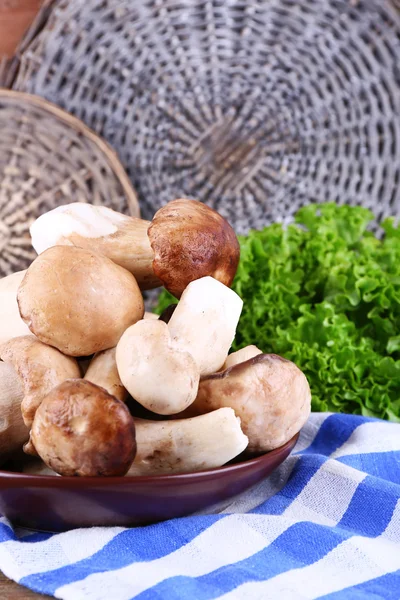 Pilze auf dem Teller — Stockfoto