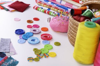 Moda tasarımı, yakın çekim. Dikiş öğeleri