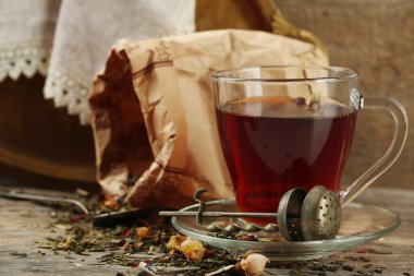 Bitki çayı ile kompozisyon