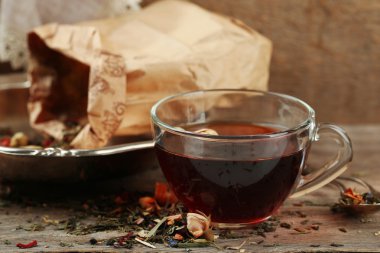 Bitki çayı ile kompozisyon