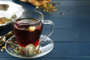 Bitki çayı ile kompozisyon