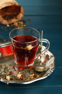 Bitki çayı ile kompozisyon