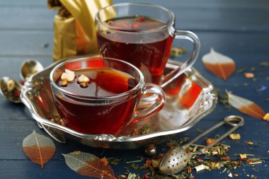 Bitki çayı ile kompozisyon