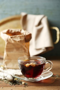 Bitki çayı ile kompozisyon