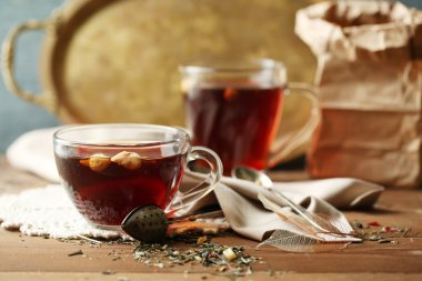 Bitki çayı ile kompozisyon