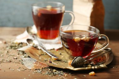 Bitki çayı ile kompozisyon