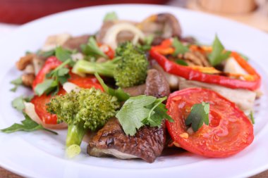 Kızarmış yabani mantar