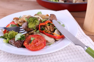 Kızarmış yabani mantar