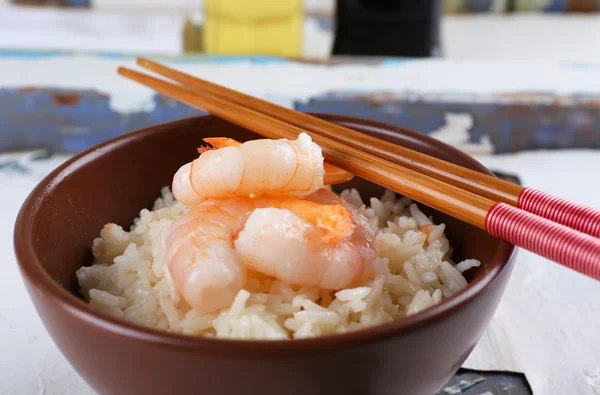 Arroz hervido y gambas —  Fotos de Stock