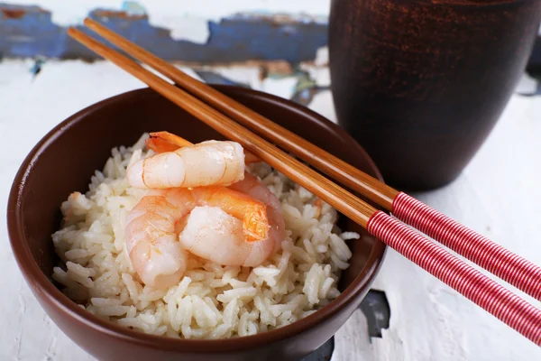 Boiled rice and shrimps — Stock Photo, Image