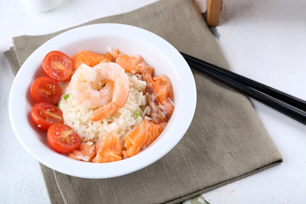 Arroz cozido e camarões — Fotografia de Stock