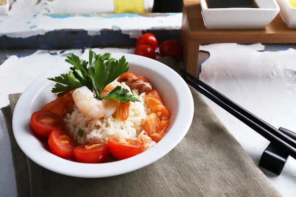 Boiled rice and shrimps — Stock Photo, Image