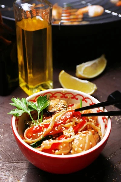 Fideos chinos con verduras — Foto de Stock