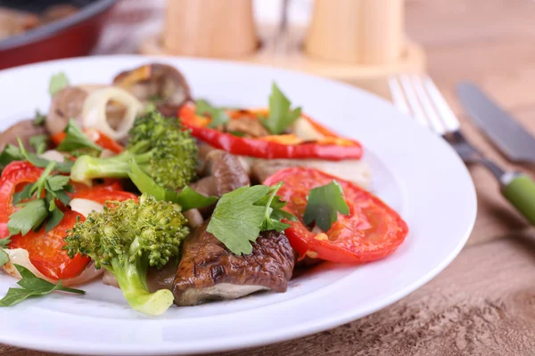 Braised wild mushrooms — Stock Photo, Image