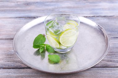 Limonata cam tepsi