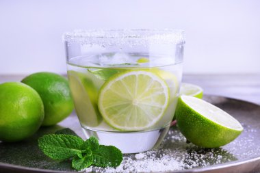 Limonata cam tepsi