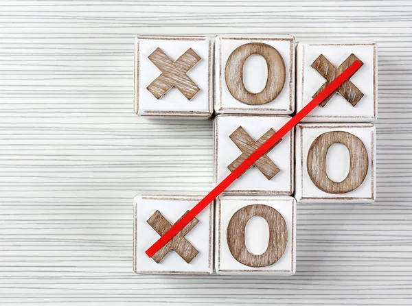 Jeu de Tic Tac Toe sur fond en bois — Photo