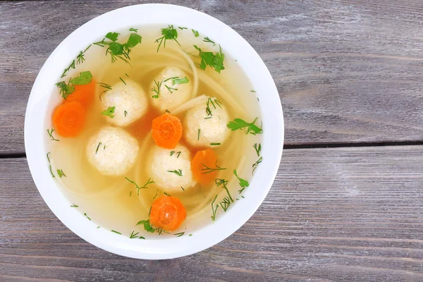 Sup dengan bakso dan mie — Stok Foto