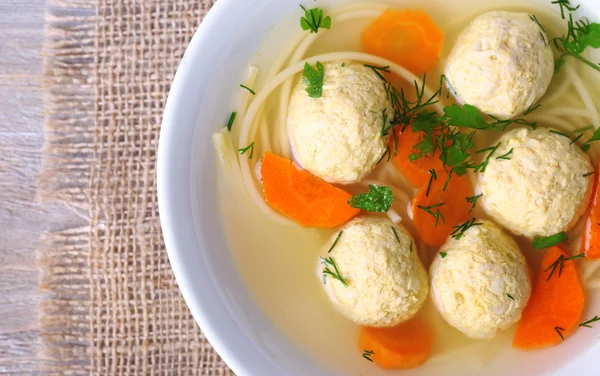 Sup dengan bakso dan mie — Stok Foto