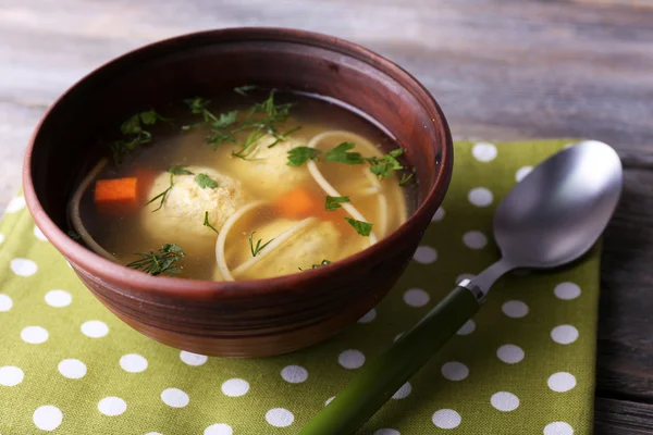 Sopa con albóndigas y fideos — Foto de Stock