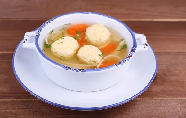 Soupe aux boulettes de viande et nouilles — Photo