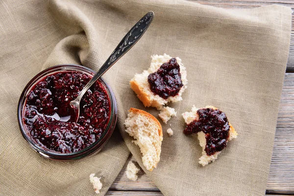 Heerlijke zwarte bessen jam — Stockfoto